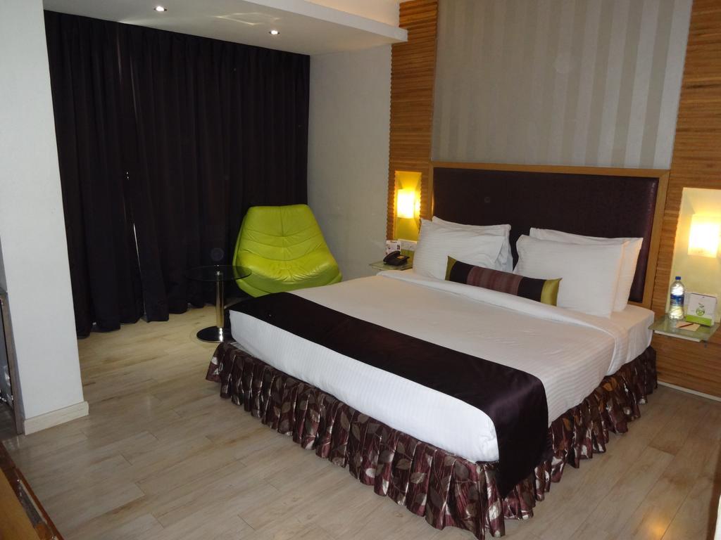 The Purple Leaf Hotels Хайдарабад Экстерьер фото